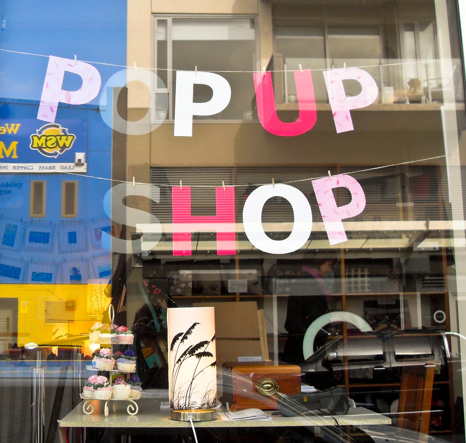 Starting a retail business? Here’s everything you need to know about pop up shops