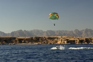 Are you ready to head back to Egypt for your next holiday? Egypte, parachute ascentionnel pres de Sharm-el-Sheikh
